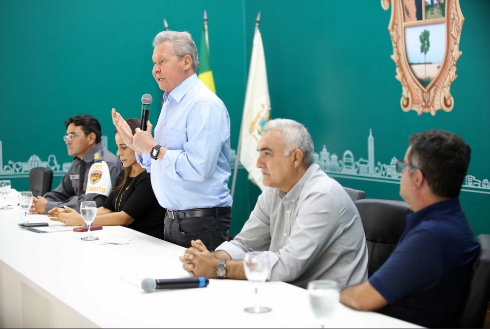 Prefeitura celebra contratos de autorização para os modais Alternativo e Executivo