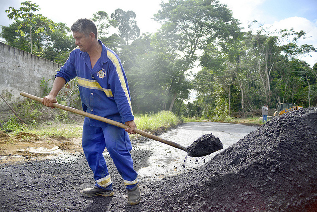 Prefeitura leva infraestrutura para vias em comunidade no Tarumã